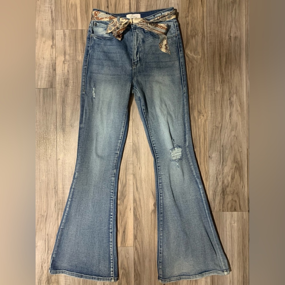 Brand-new never worn Flare jeans with holes